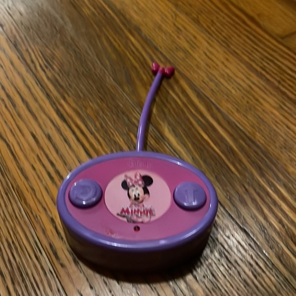 Disney Junior Minnie Mouse Roadster RC Car with Polka Dots - Picture 7 of 8